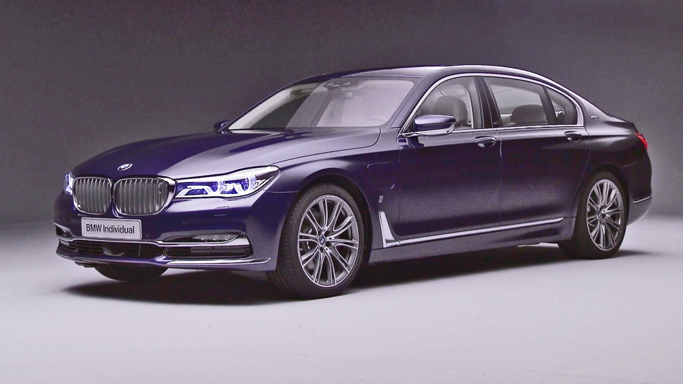 Фиолетовый BMW Individual 7 модель 2017 года