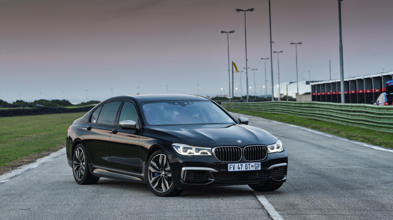 Стильный черный автомобиль BMW M4 DTM Champion Edition, 2017