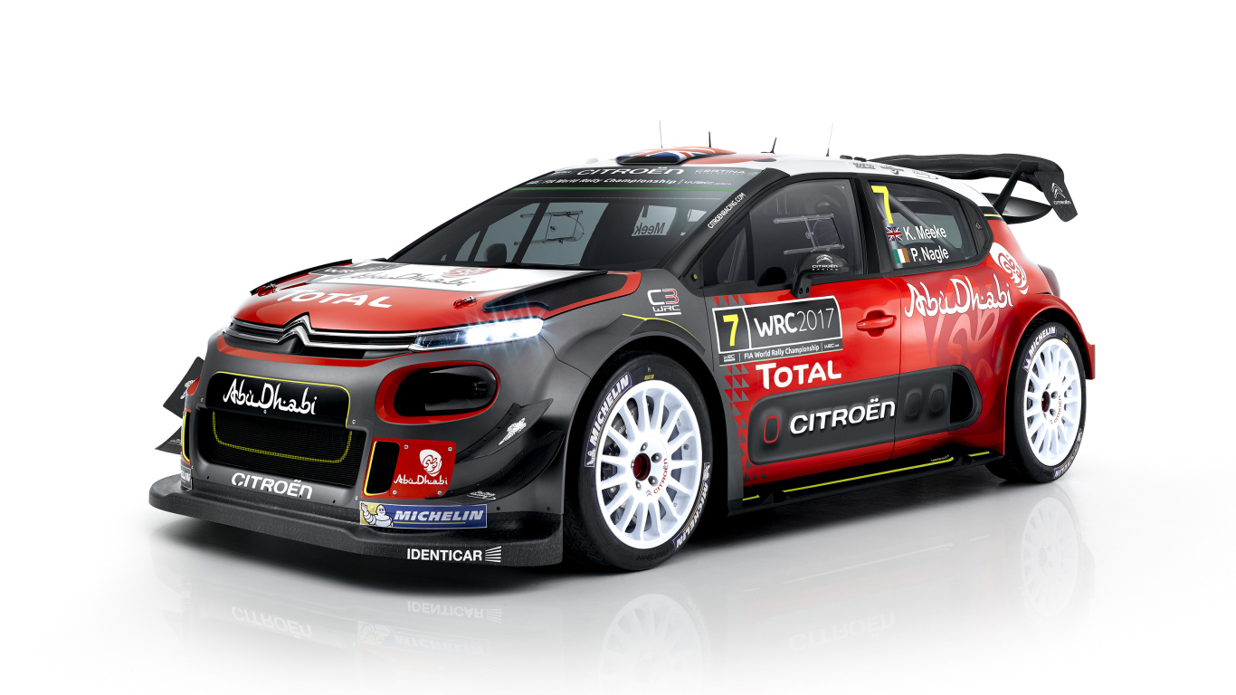 Тюнингованный Citroen C3 WRC, 2017 года на белом фоне  