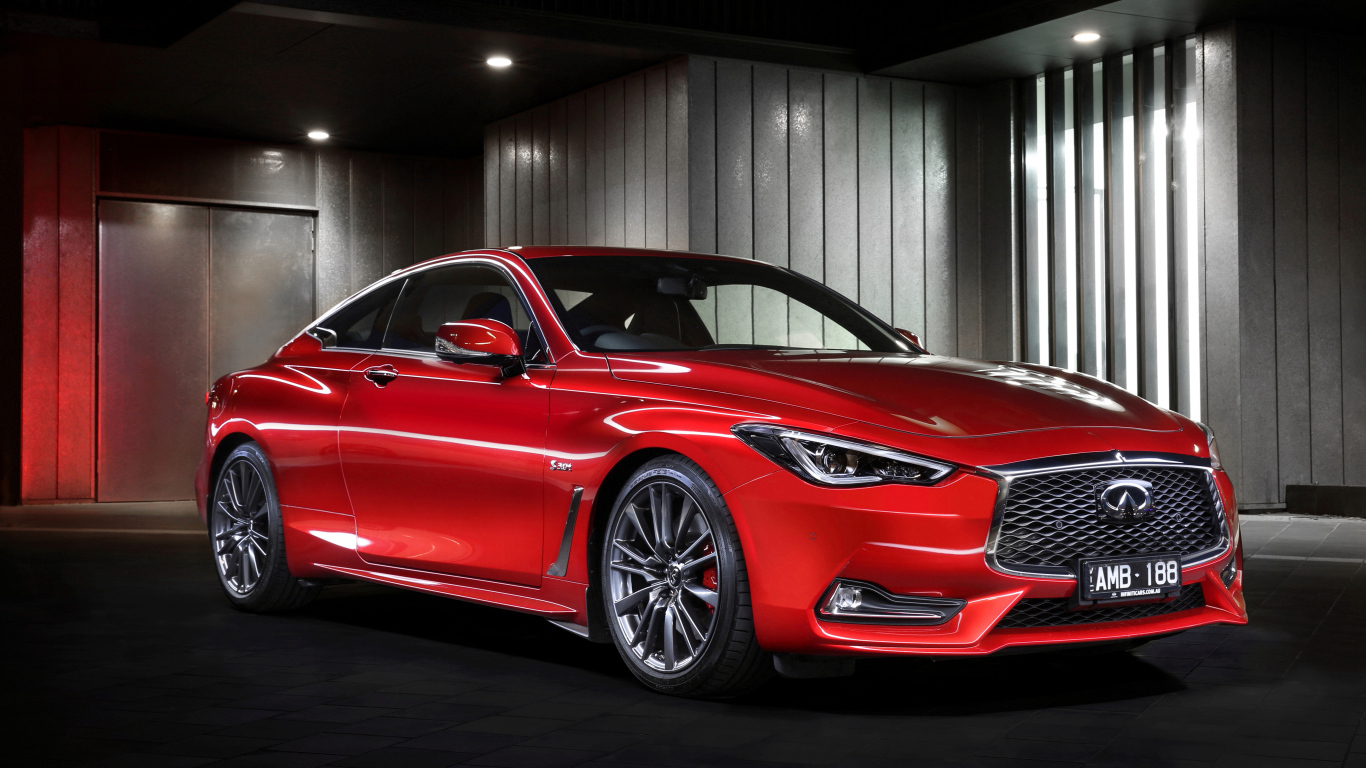 Красный автомобиль Infiniti Q60 на стоянке 