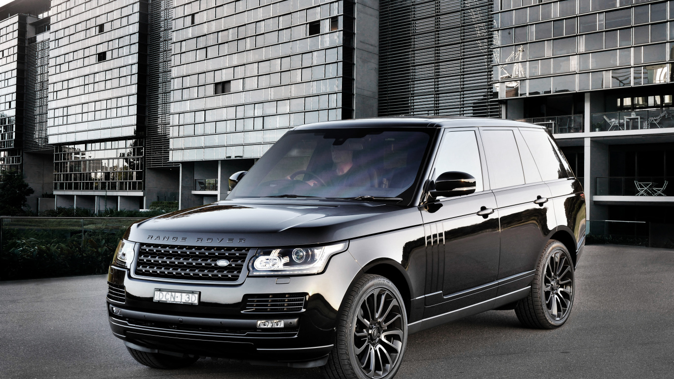 Красивый черный автомобиль Land Rover Vogue