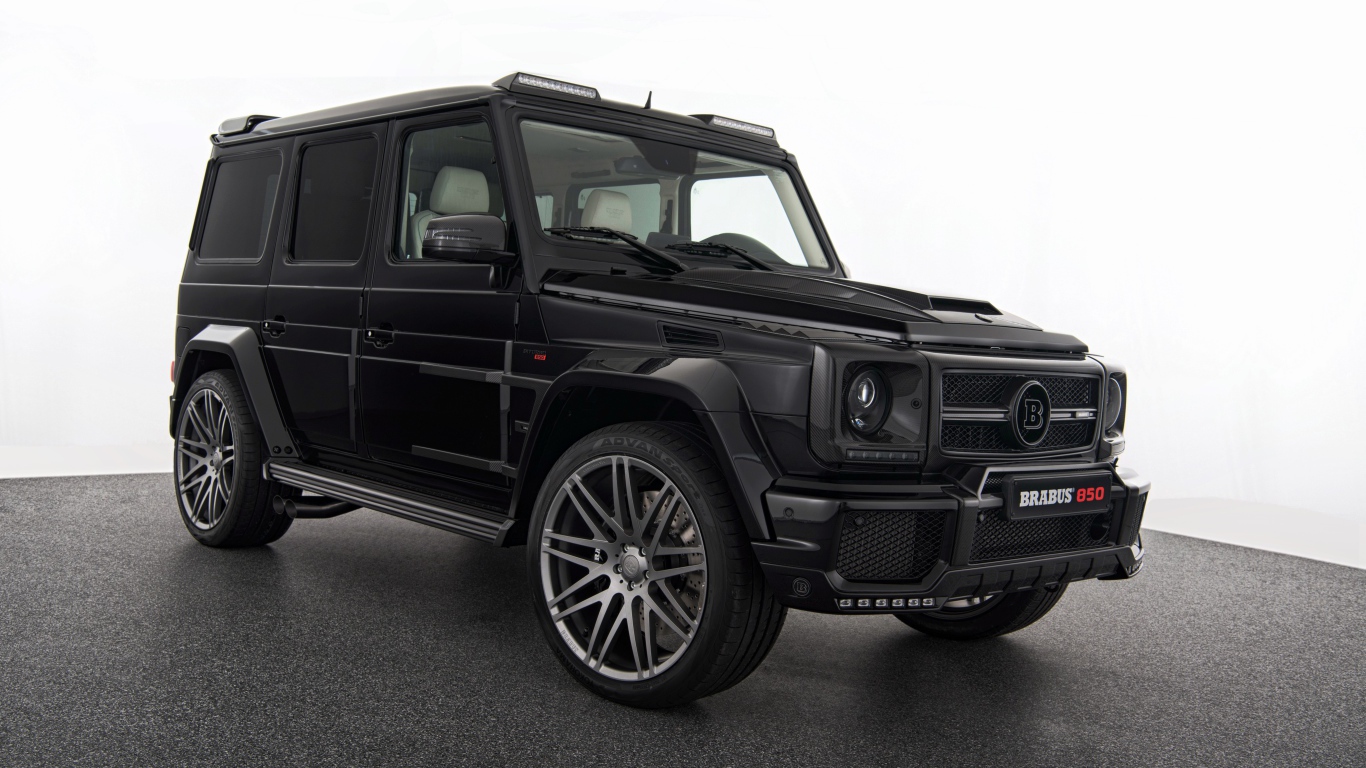 Черный автомобиль Mercedes-Benz G-класс W463 на белом фоне