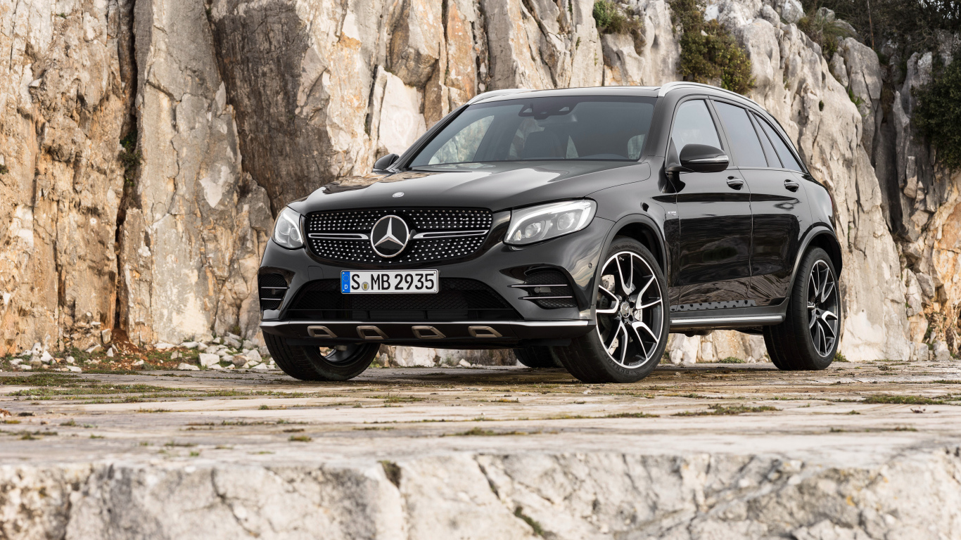 Стильный черный автомобиль Mercedes-Benz GLC-Class