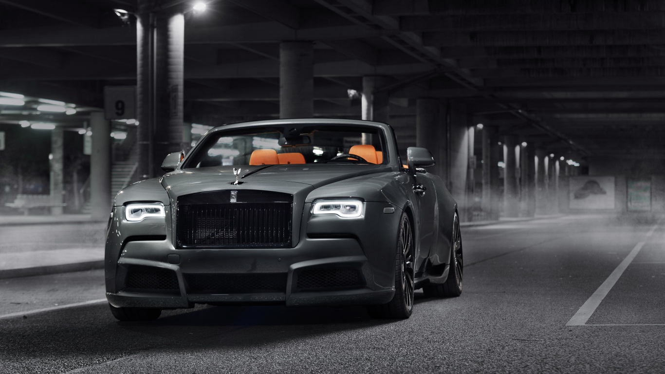 Серебристый автомобиль Rolls-Royce Dawn Overdose, 2017