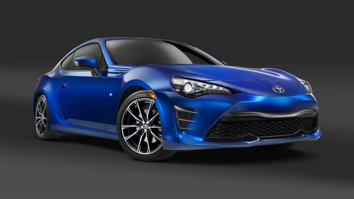 Синяя Toyota GT86 2017 года 