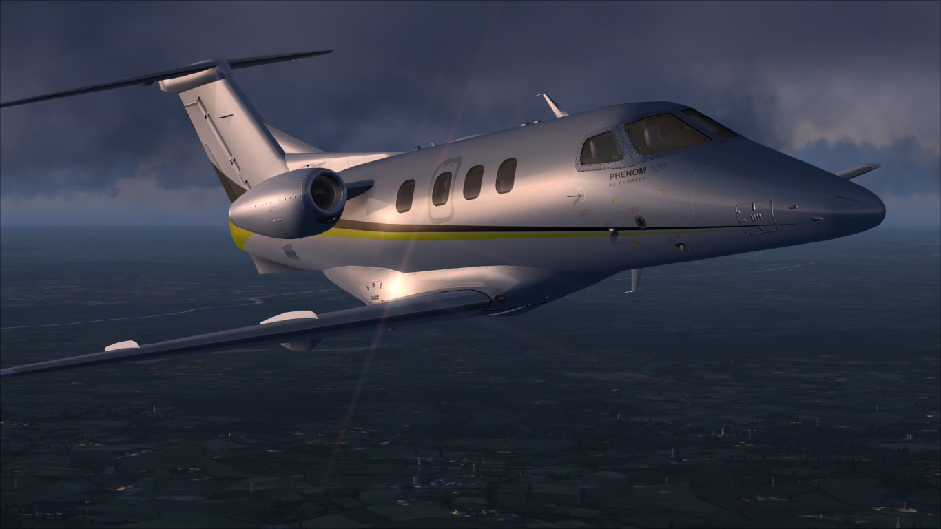 Embraer Phenom 100 в небе 