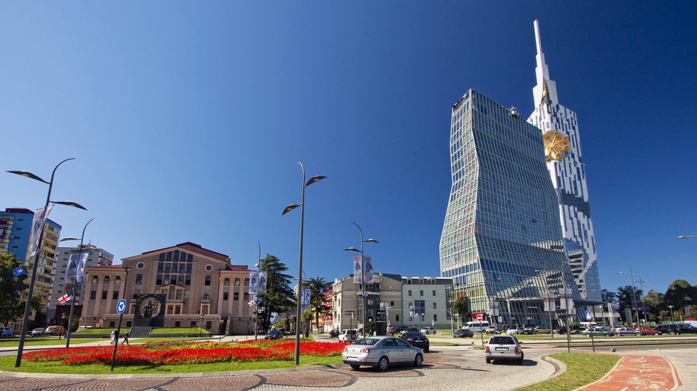 Красивые высотные здания город Батуми 