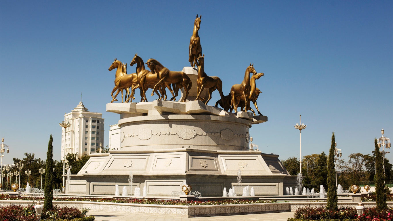 Конная статуя город Ашхабад 