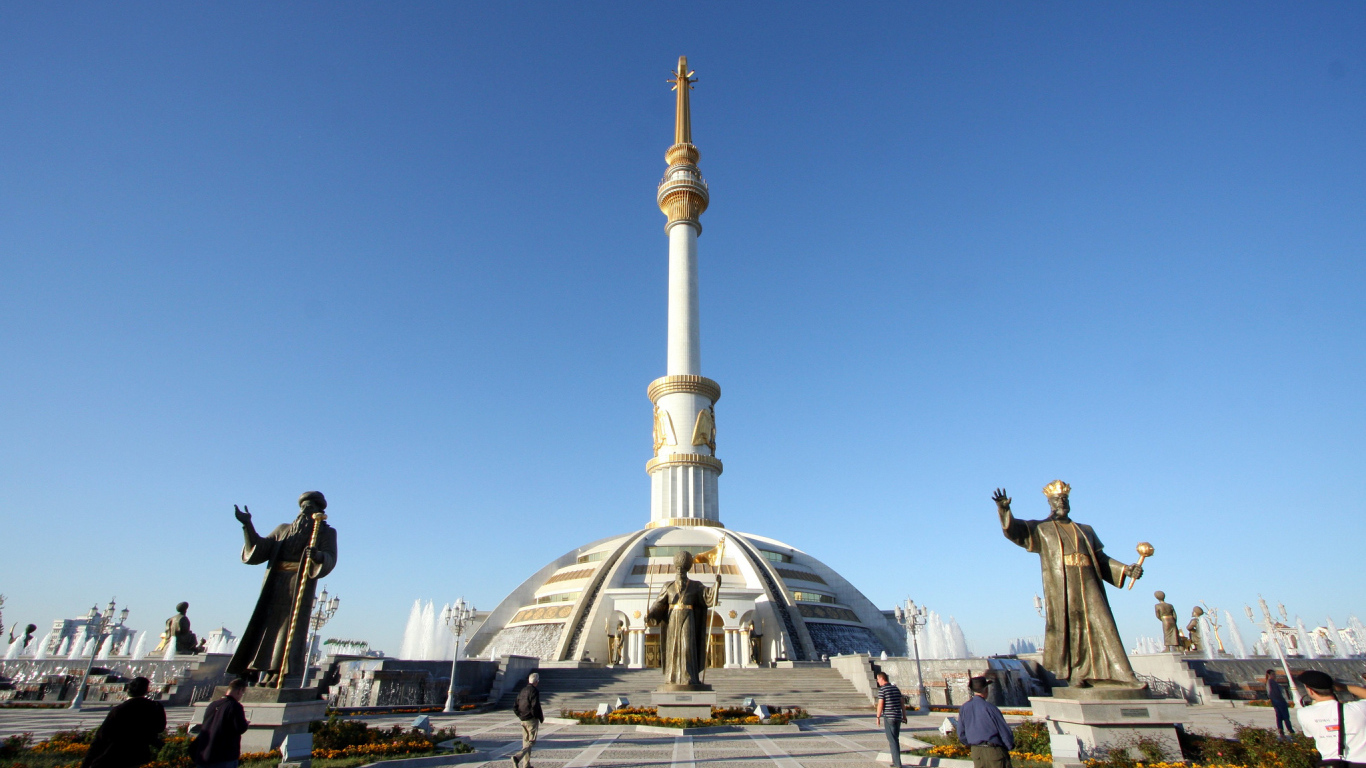 Монумент Независимости Туркменистана  город Ашхабад 