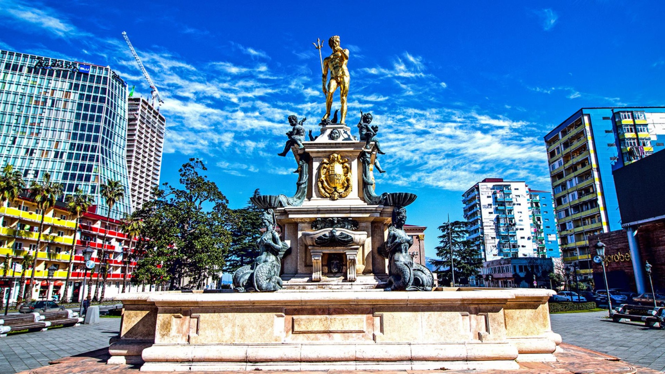 Памятник на проспекте Руставели Батуми 