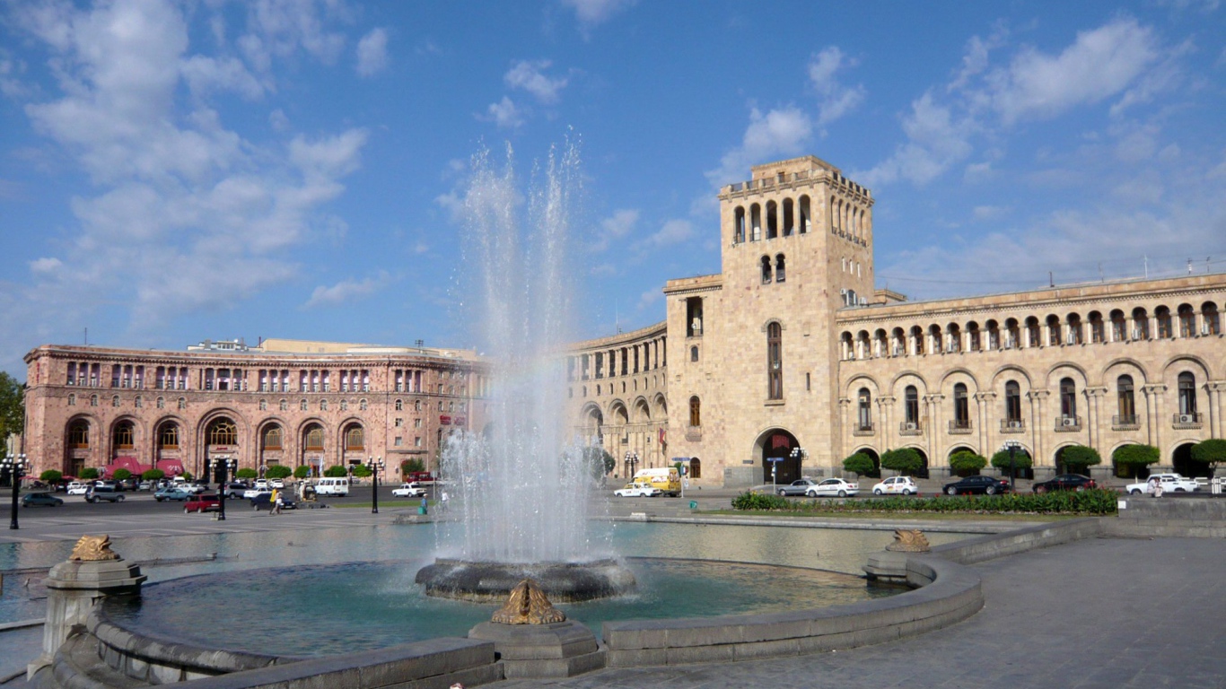 Фонтан на площади Республики город Ереван 