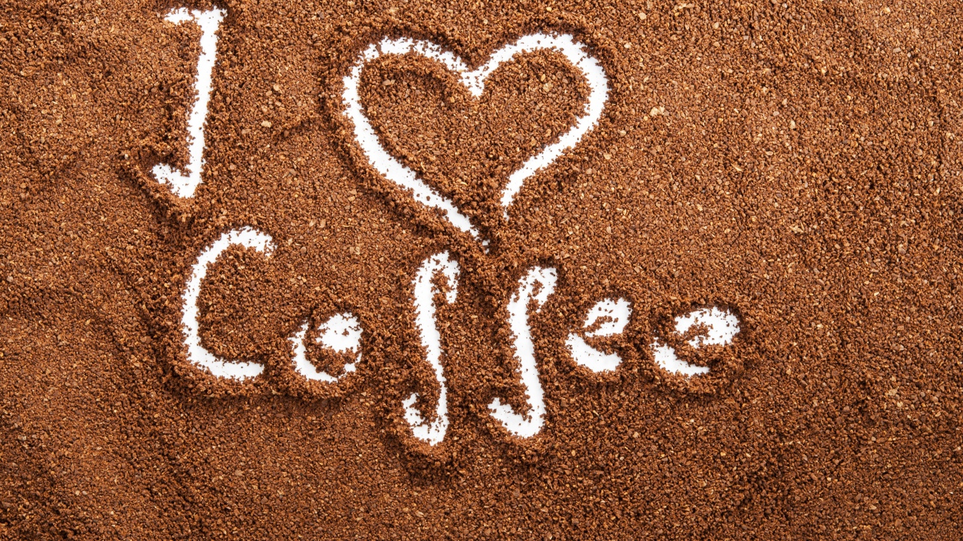 Черный молотый кофе с надписью Я люблю кофе