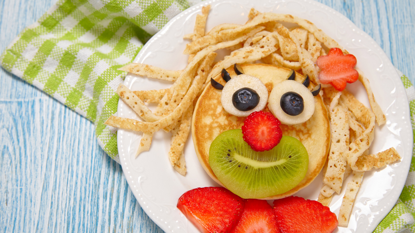 Дизайн завтрака для детей на тарелке 