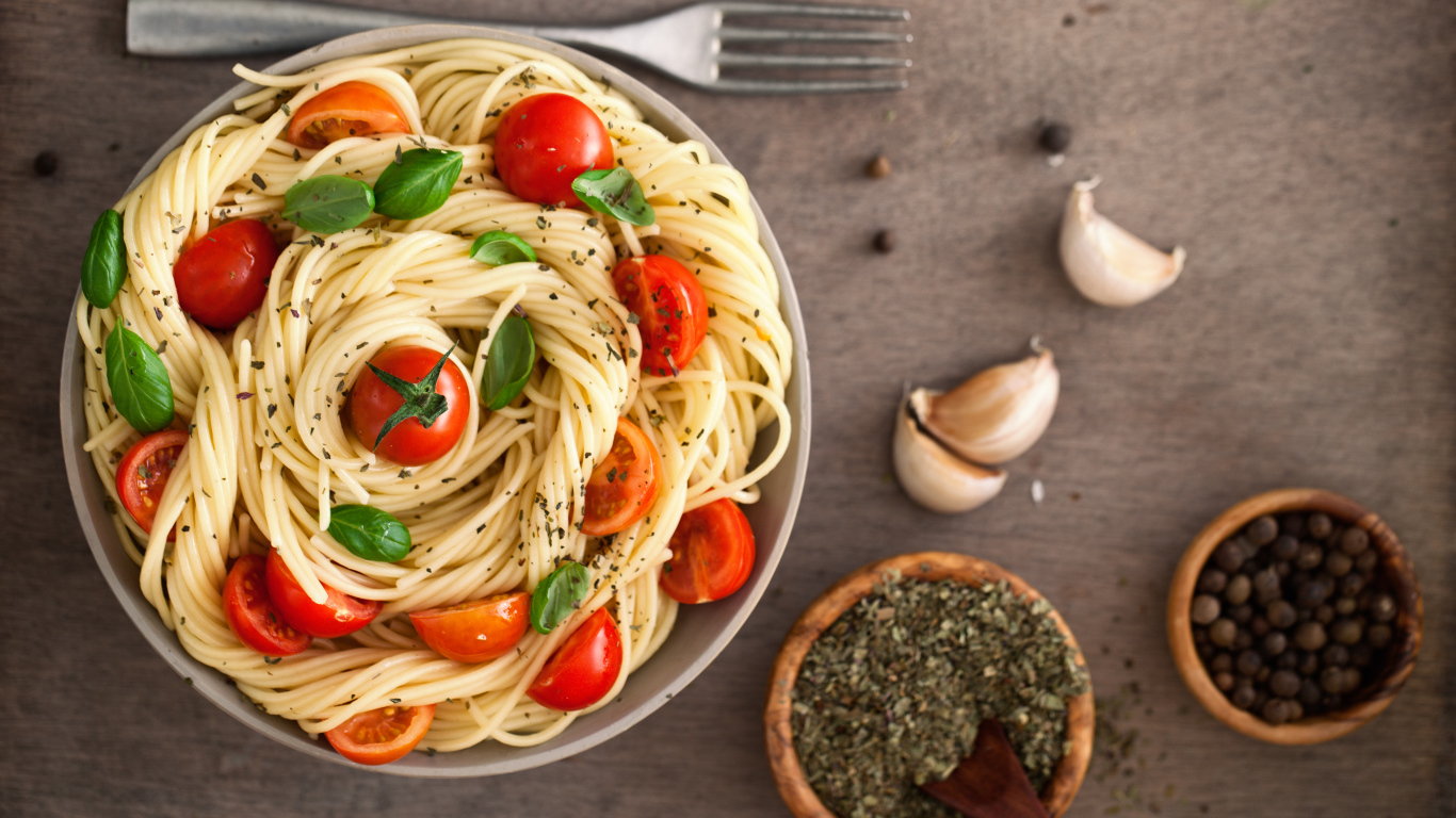 Спагетти со свежими помидорами и специями 