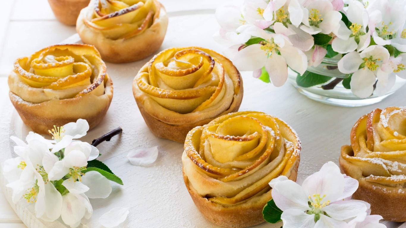 Аппетитные пирожные розочки с яблоками