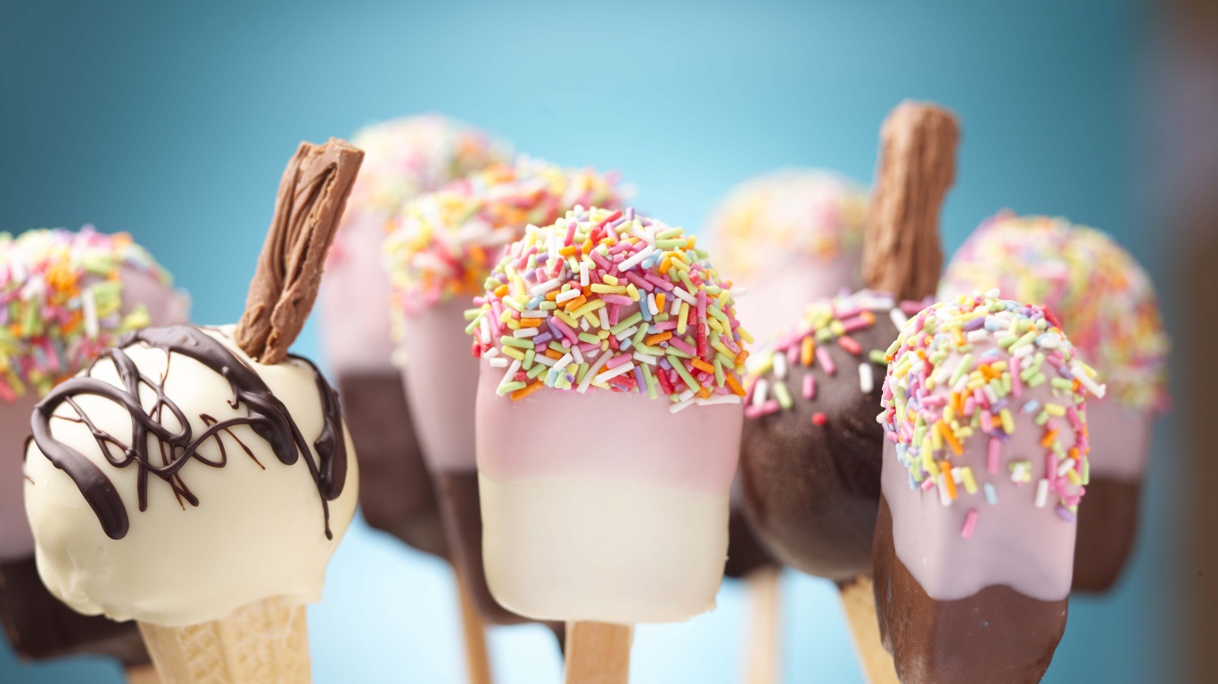 Аппетитное сладкое мороженое на палочке