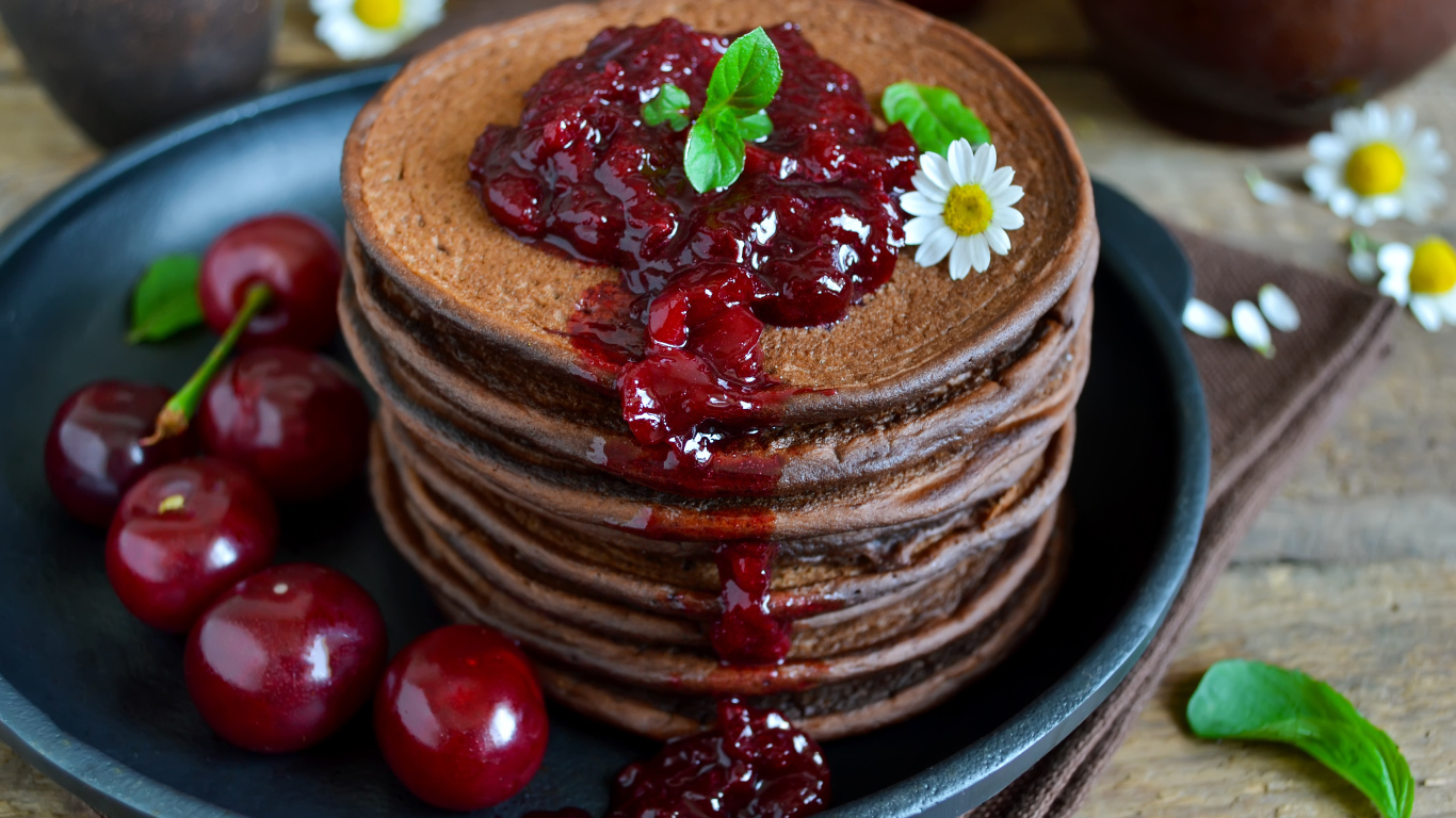 Шоколадные панкейки с вишней 