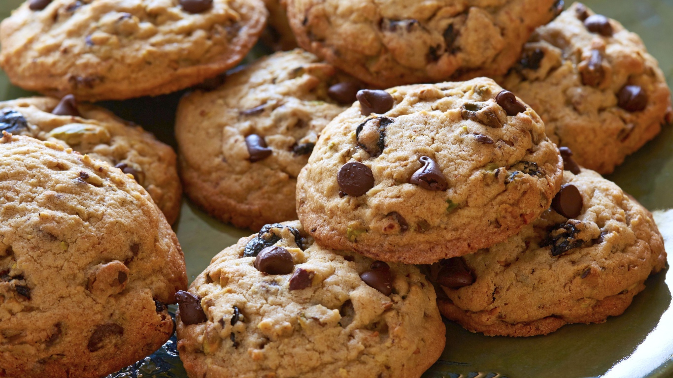 Вкусное круглое печенье с шоколадной крошкой 