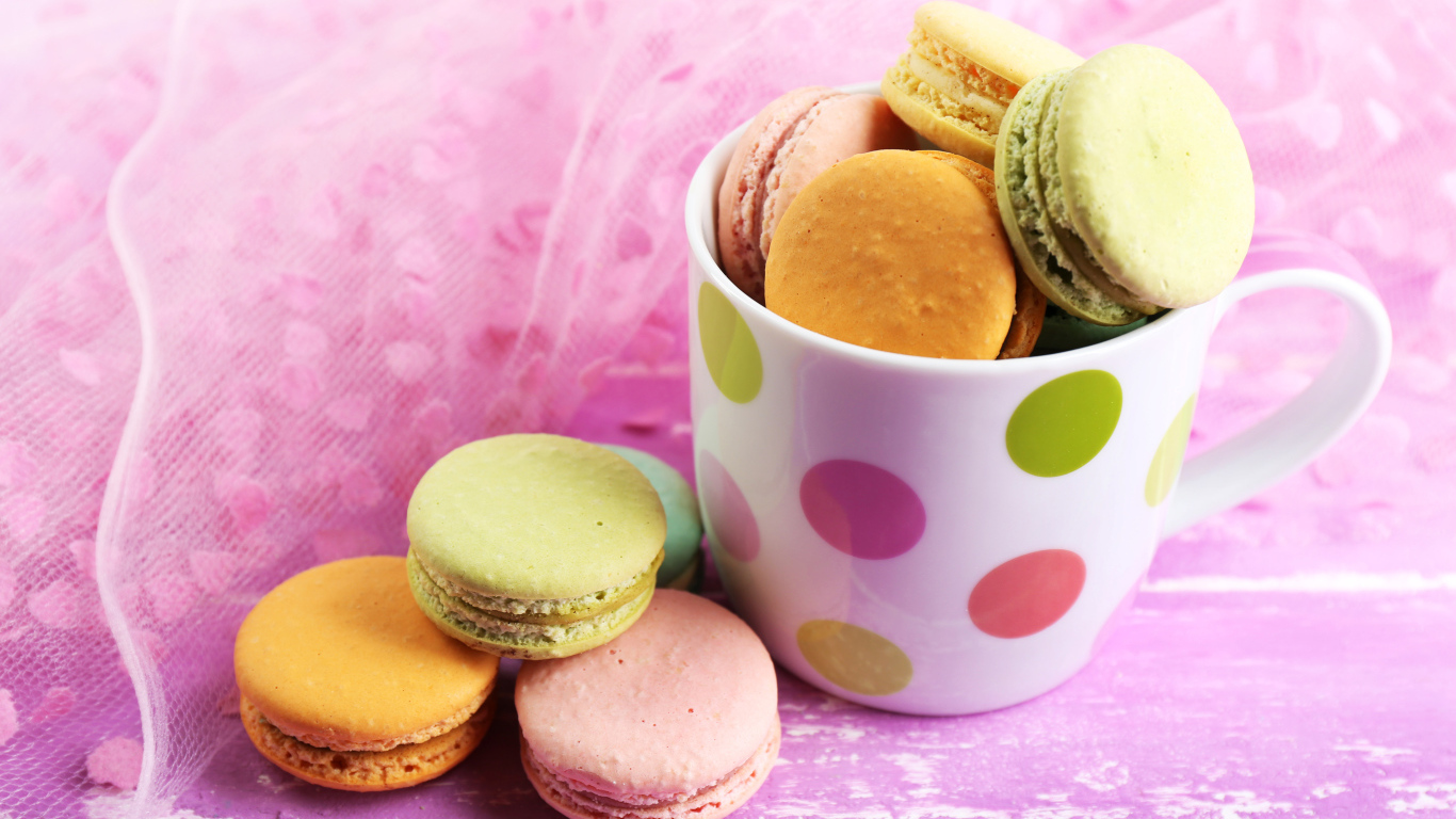 Разноцветное кондитерское изделие макарон 