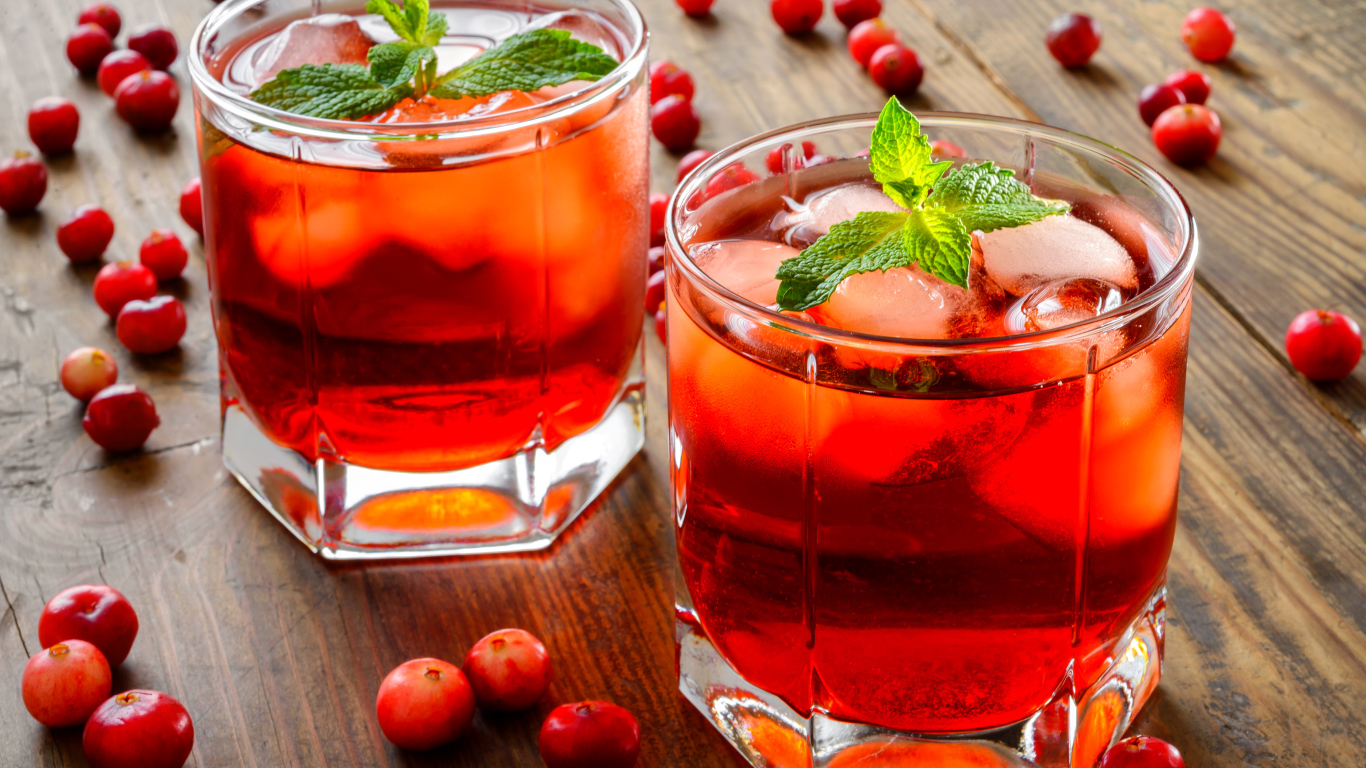 Освежающий напиток с клюквой и мятой