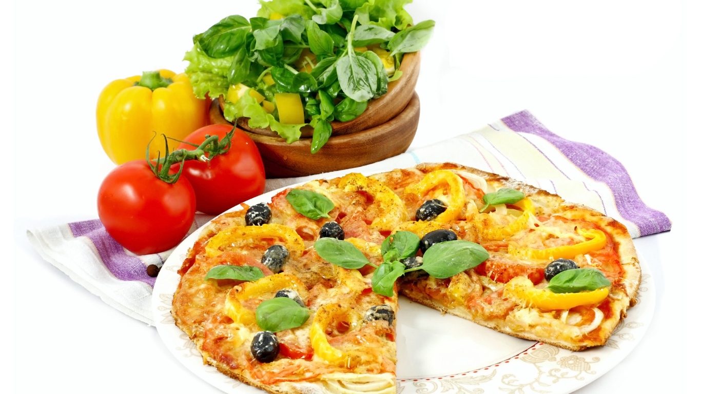 Вкусная пицца со свежими помидорами и перцем 