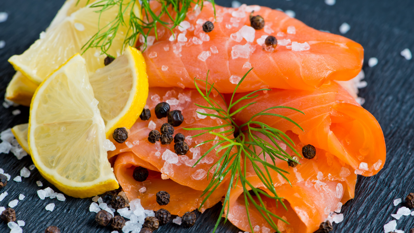 Красная рыба с солью и лимоном 