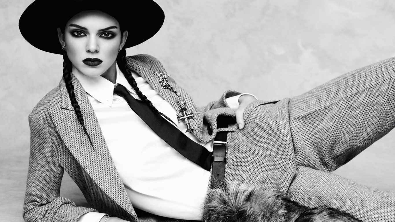 Американская модель Кендалл Дженнер, черно белое фото 