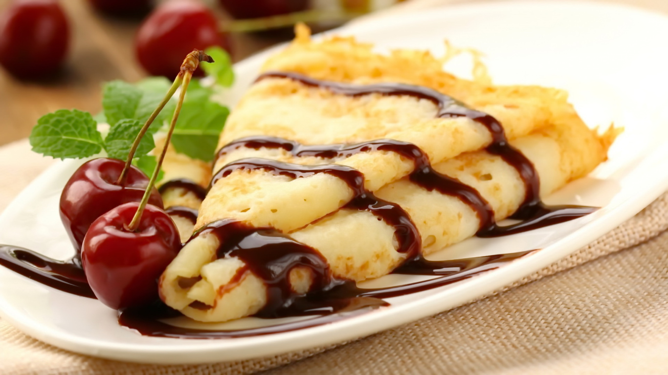 Изысканные блинчики с шоколадом и вишней на Масленицу 