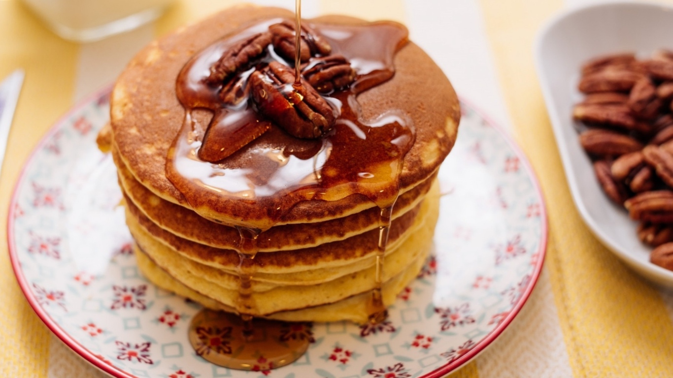 Блины с орехами и медом на Масленицу 