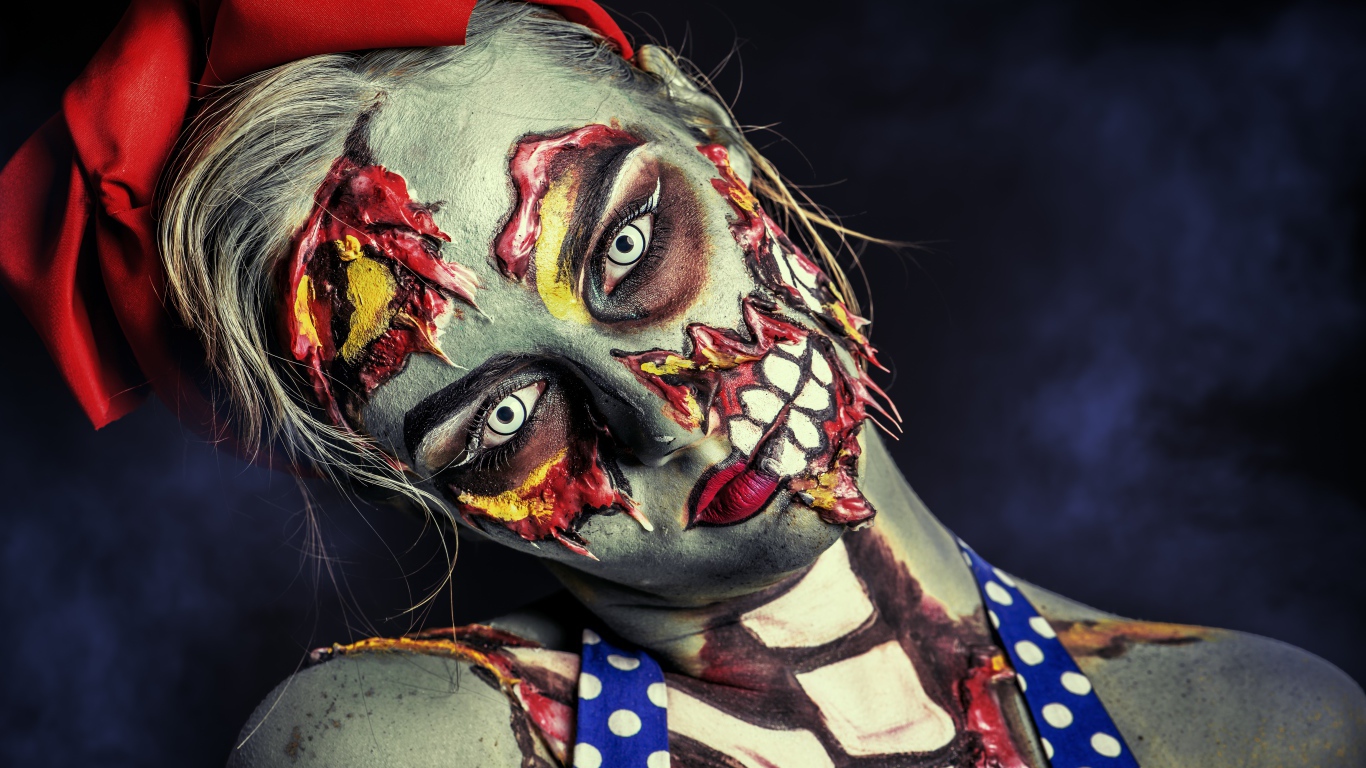 Молодая девушка с гримом зомби на Хэллоуин