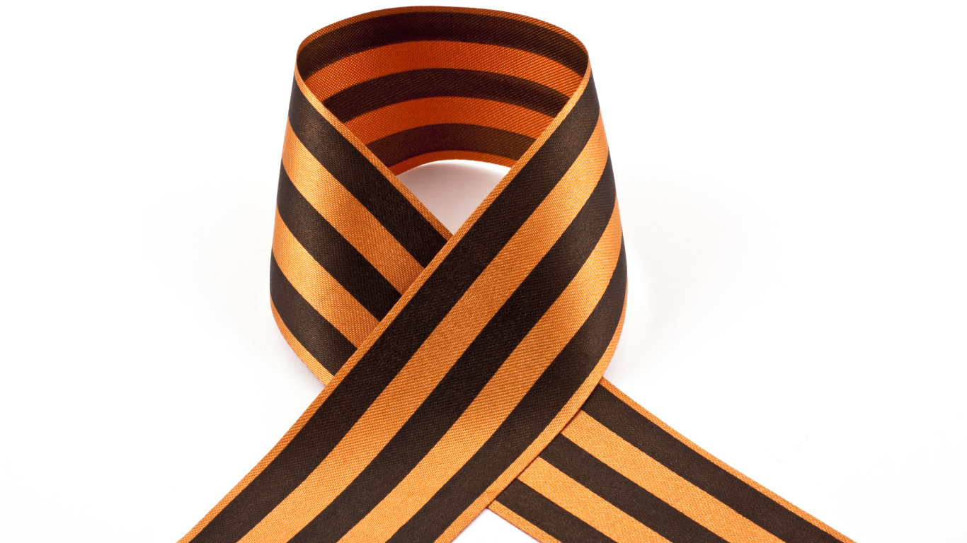 Георгиевская ленточка на день Победы 9 мая на белом фоне 