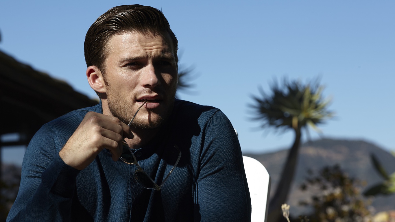 Красивый молодой мужчина популярный актер Скотт Иствуд