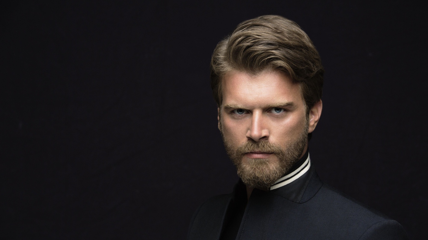 Голубоглазый турецкий актер Кыванч Татлытуг