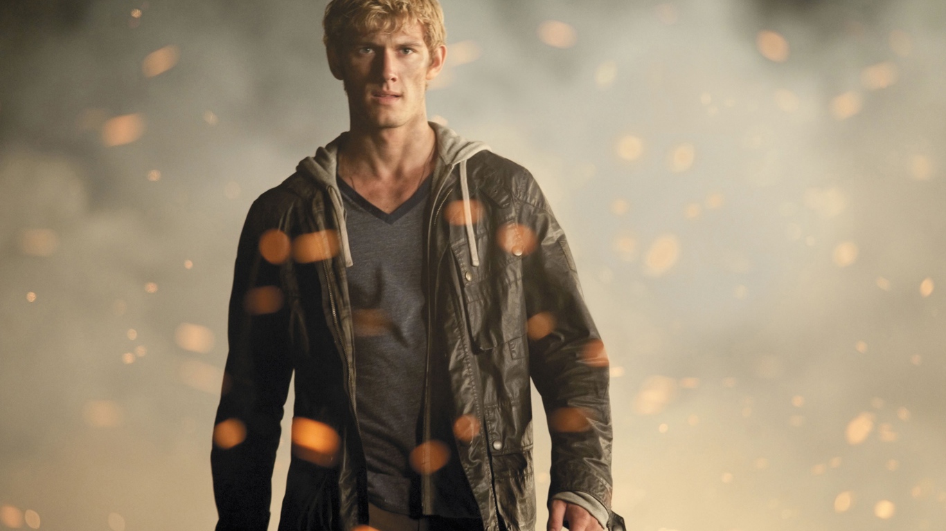 Популярный молодой актер Алекс Петтифер