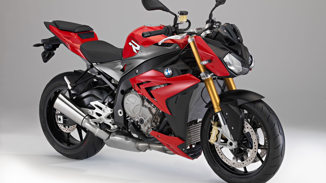 Стильный красный мотоцикл BMW S1000R  на сером фоне