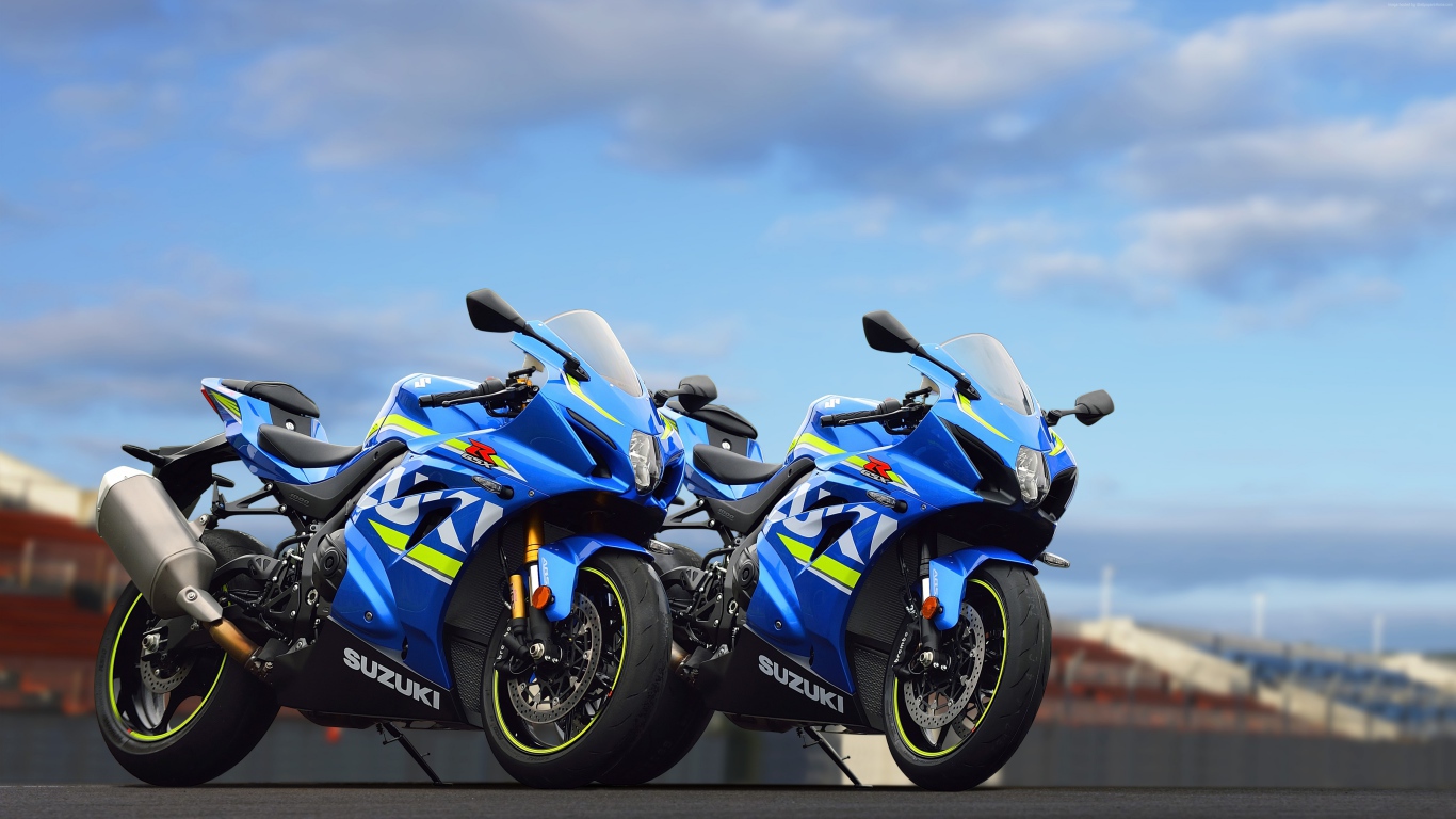 Два синих гоночных мотацикла  Suzuki GSX-R1000, 2017