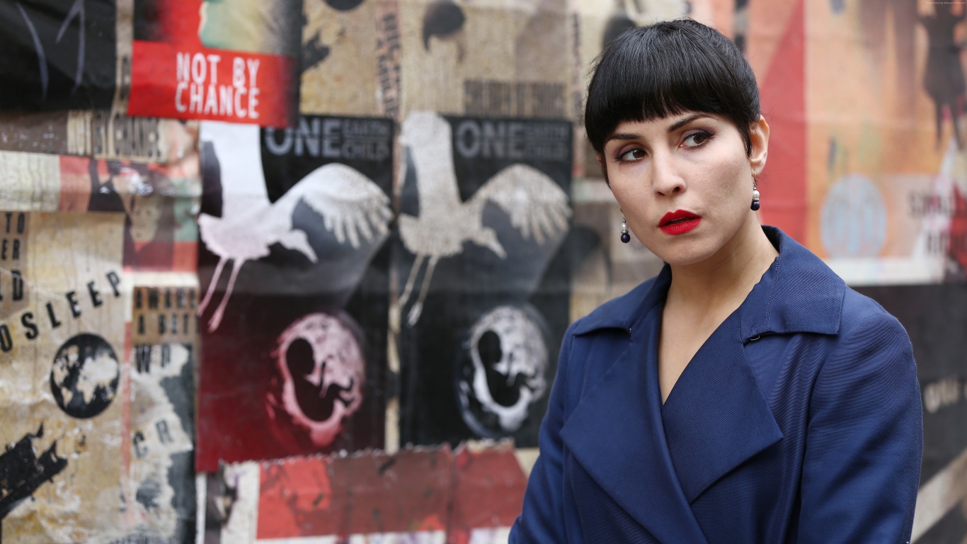 Актриса Нуми Рапас в фильме Тайна 7 сестёр, 2017