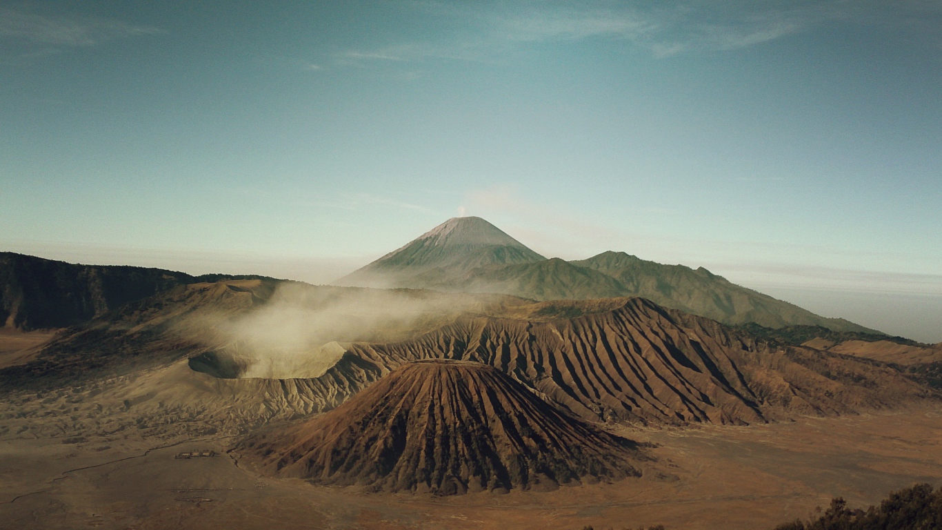 Кратеры вулкана Бромо,  Индонезия