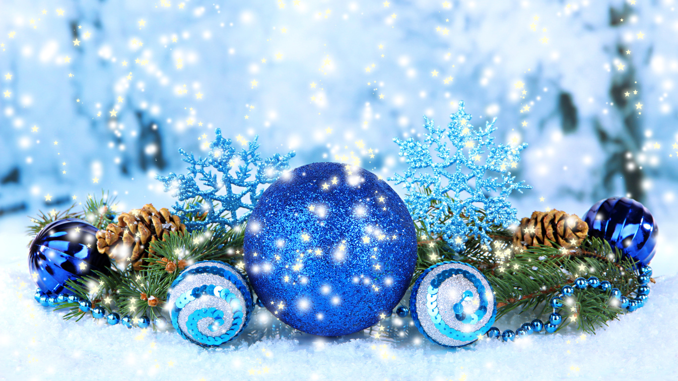 Яркие голубые шары и снежинки на Новый год 2018 и Рождество