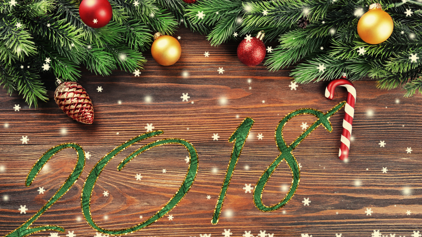 Цифры 2018 на фоне новогоднего декора