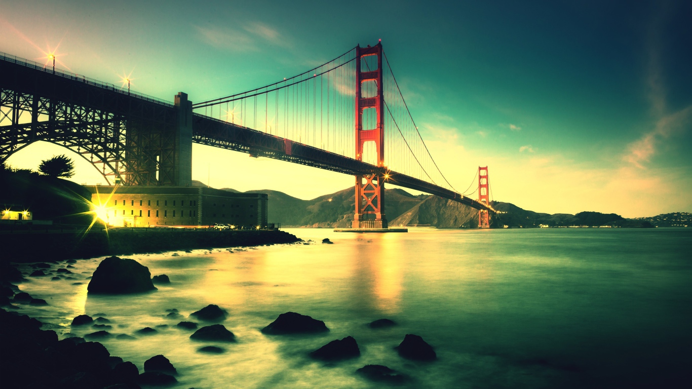Вечерний мост Золотые Ворота в Сан-Франциско 