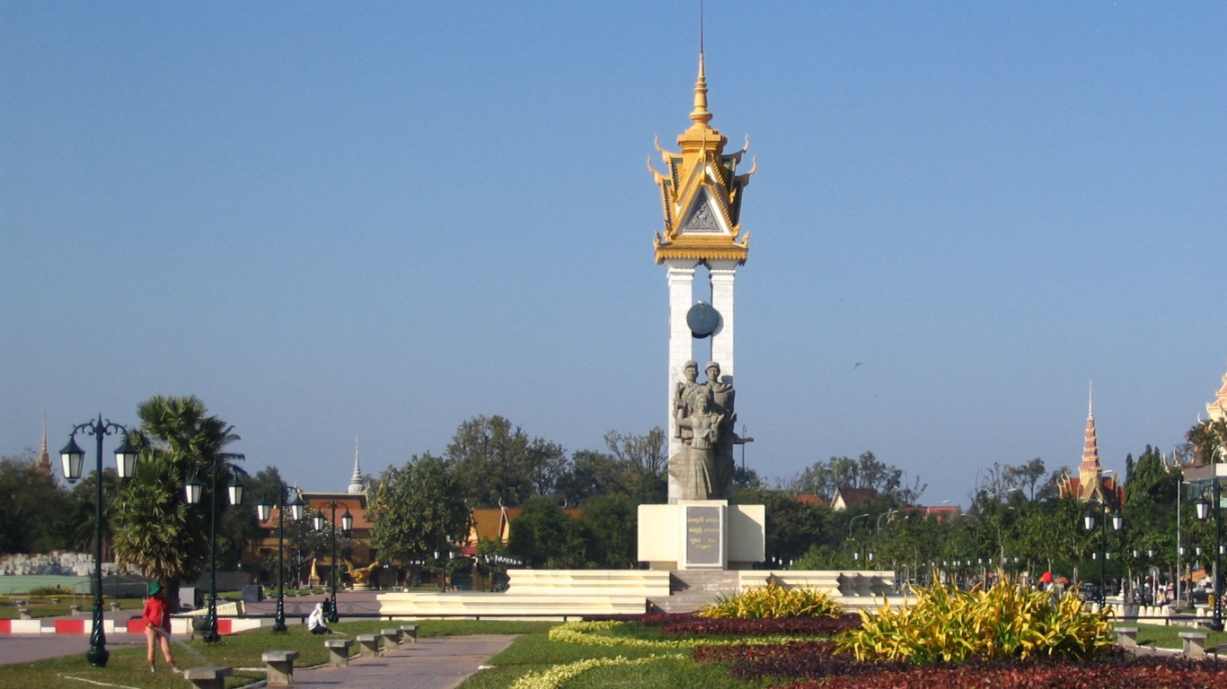 Монумент дружбы Камбоджи и Вьетнама в городе Пномпень 