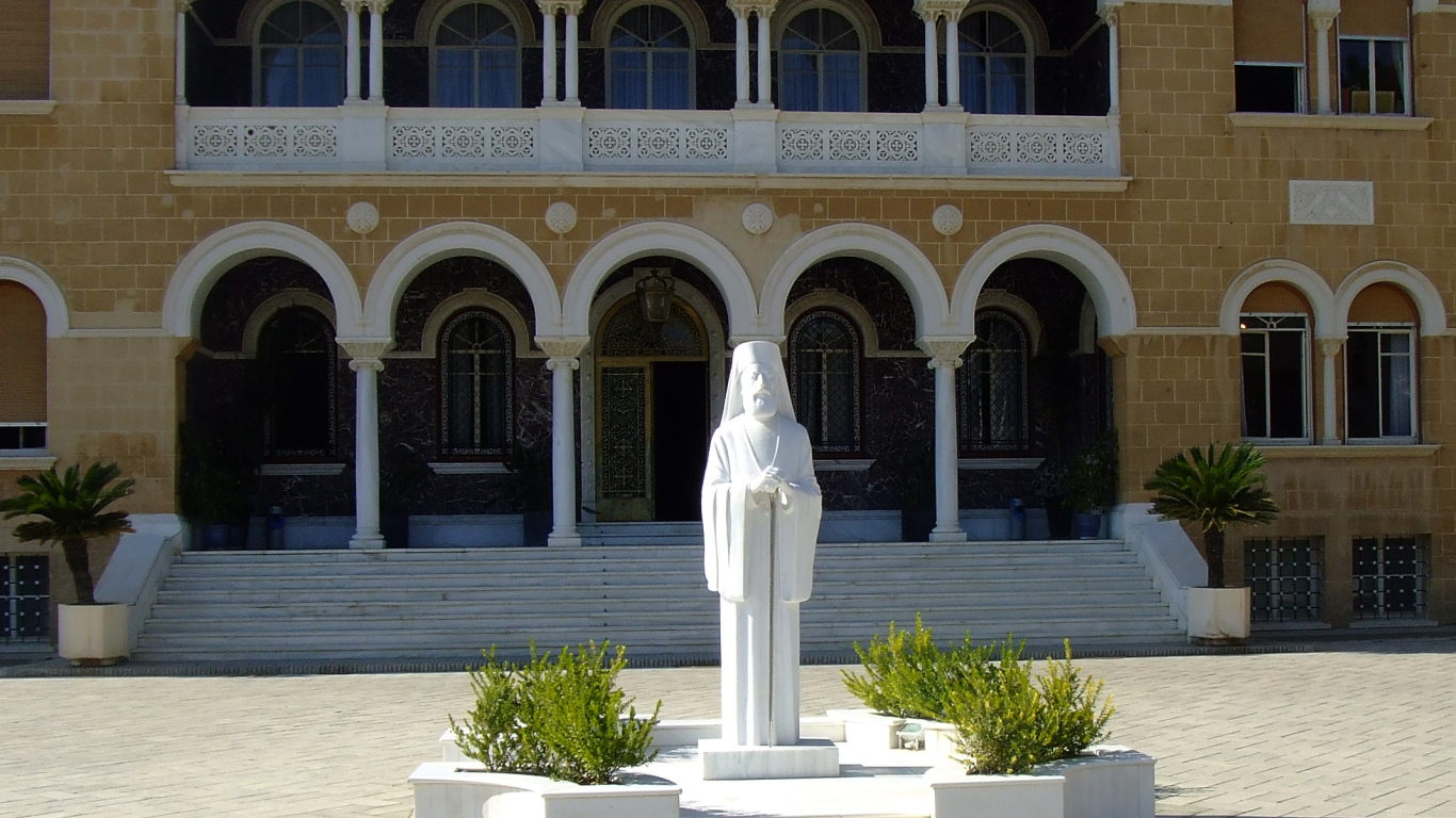 Статуя архиепископа Макариоса III, Никосия, Кипр  