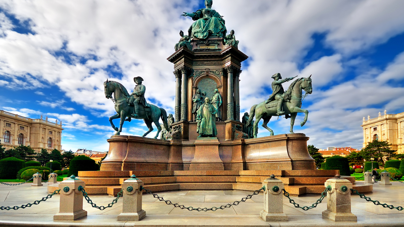 Красивый памятник Марии Терезии, Вена. Австрия 