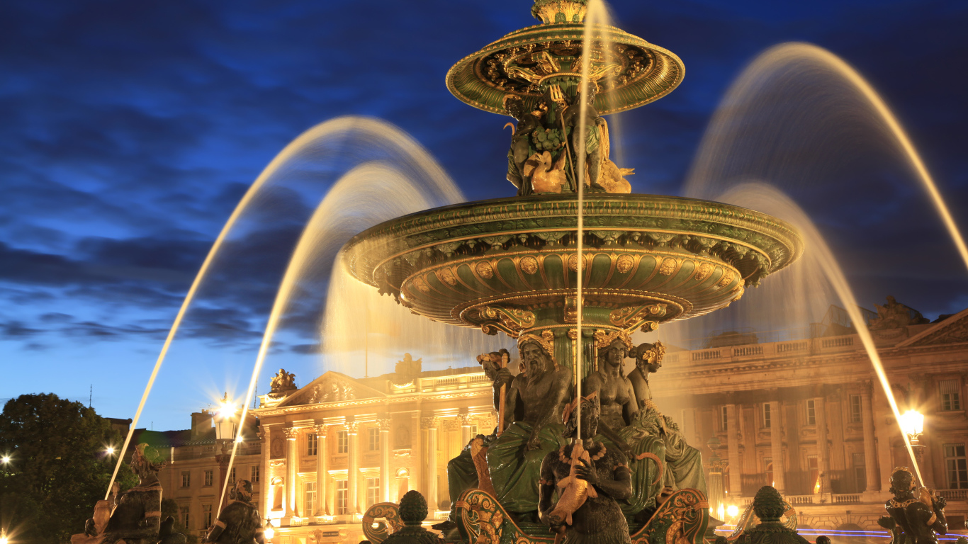 Фонтан на площади Согласия вечером,  Париж. Франция