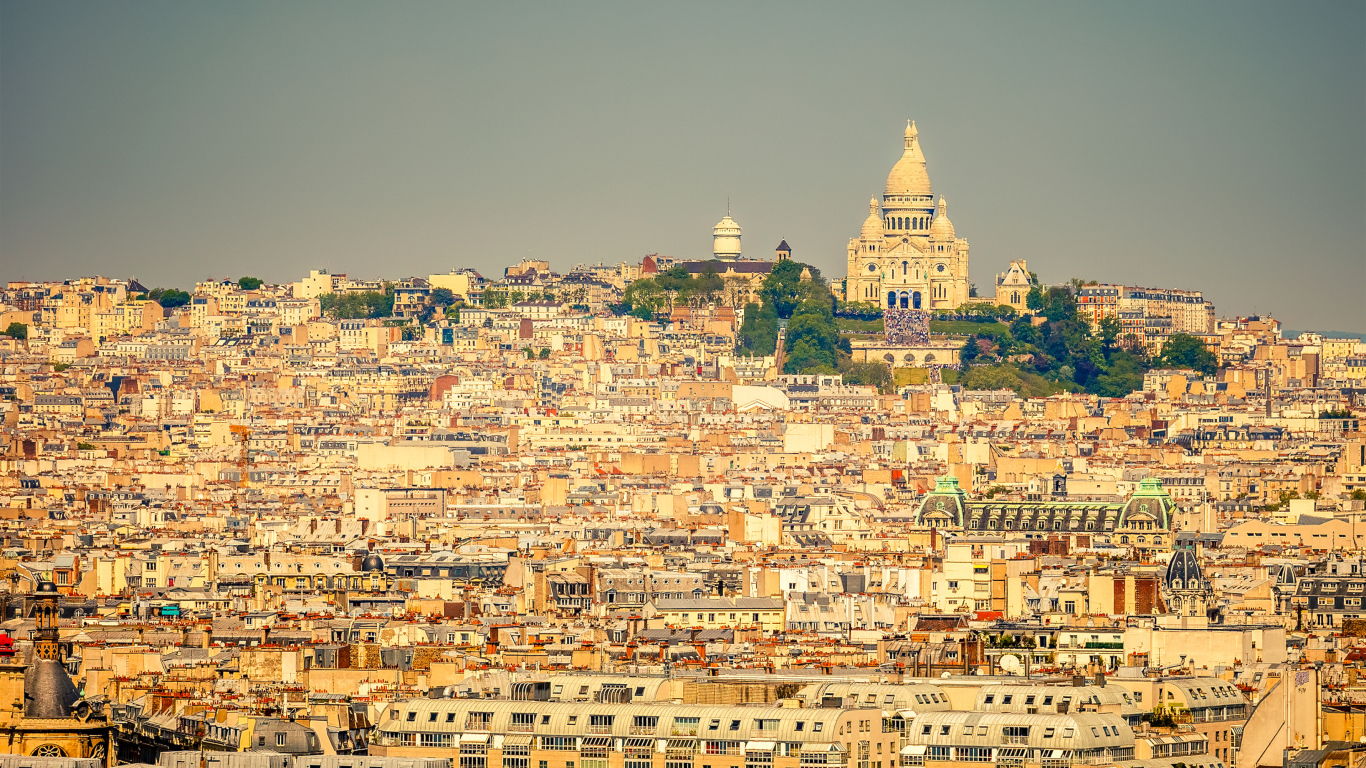 Панорама города Париж, католический храм Базилика Сакре-Кёр, Франция 