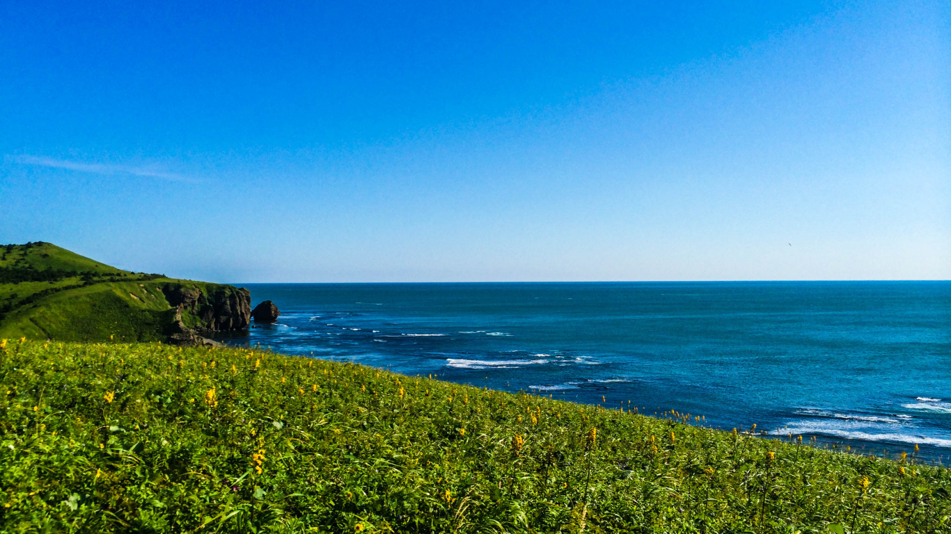Вид на море хребет Жданко, Сахалин. Россия 