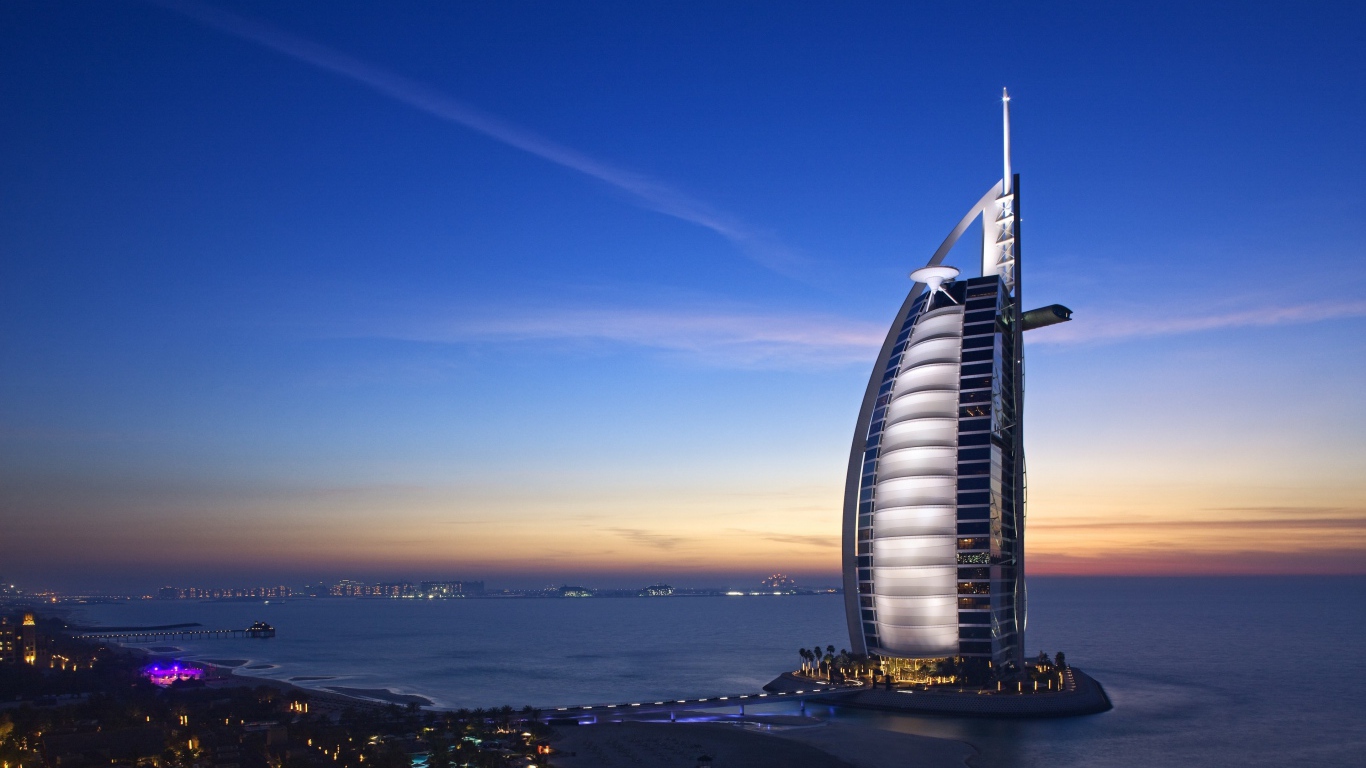 Красивое здание отеля Бурдж Аль Араб, Дубай. ОАЭ