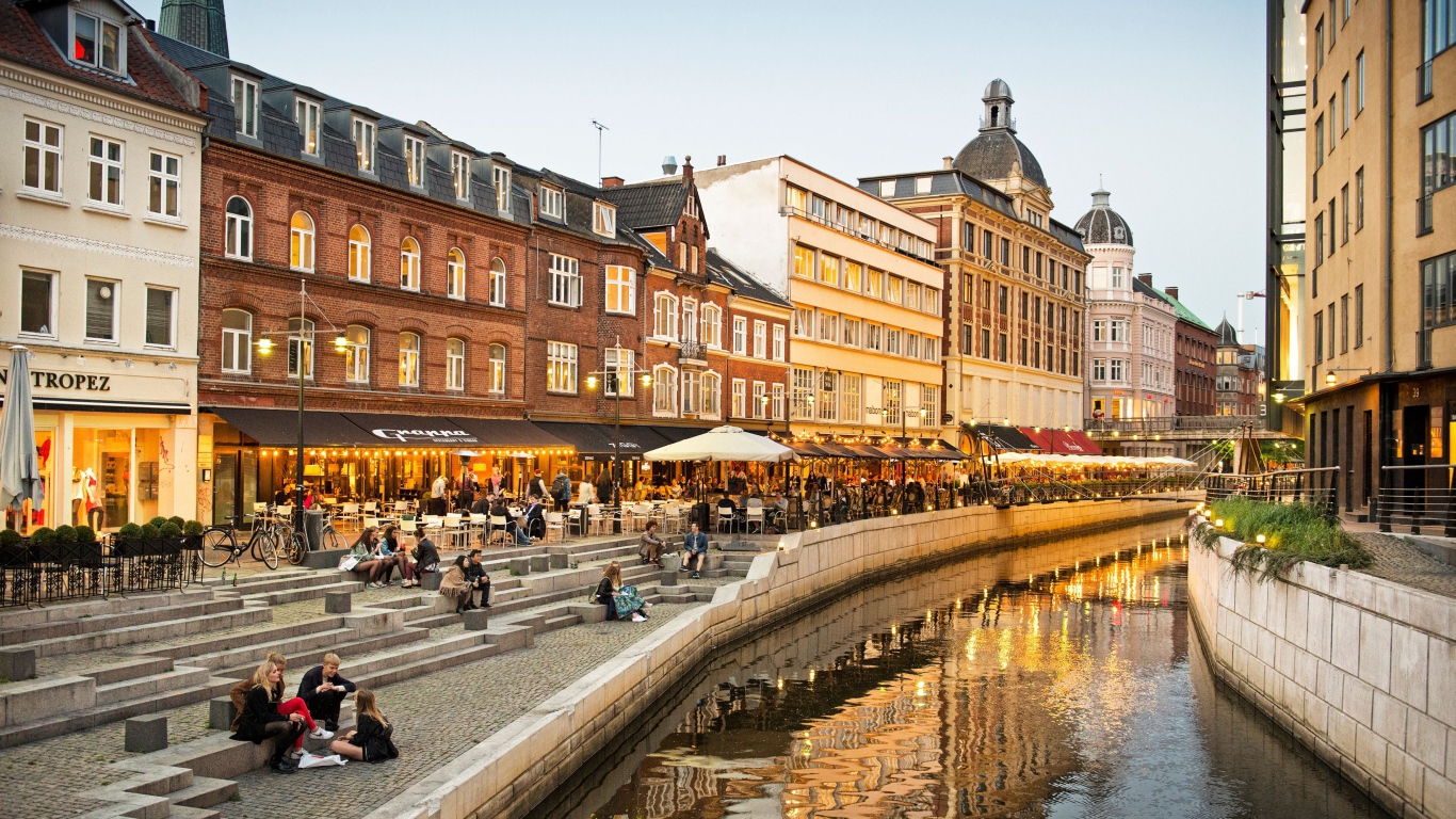 Набережная город Орхус, Дания 