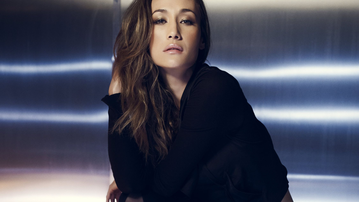 Красивая девушка актриса Мэгги Кью 